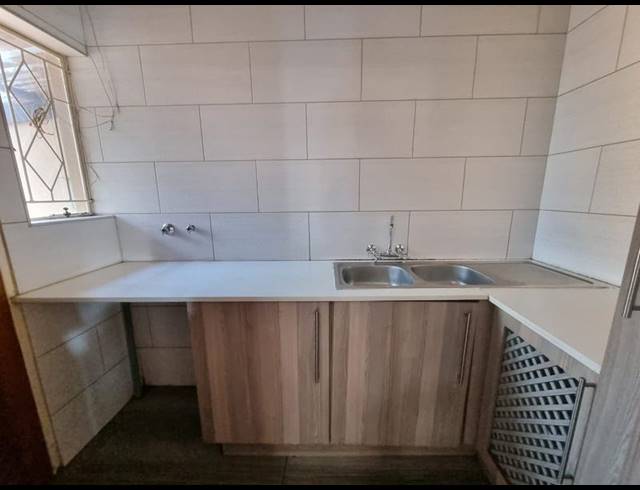 6 BEDROOM HOUSE FOR SALE IN BRACKENHURST